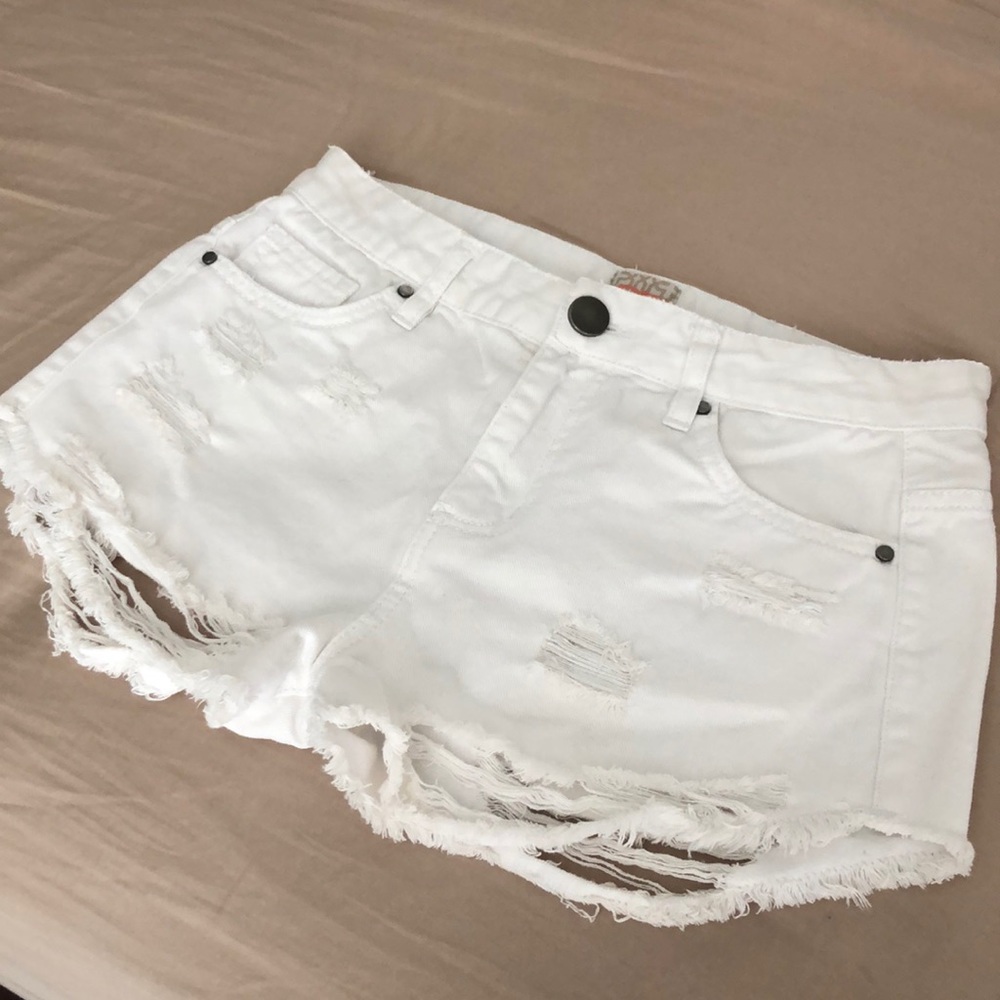 Distressed white denim shorts - Picture 3 of 5